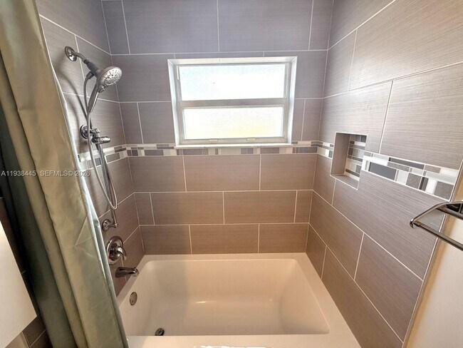 Building Photo - 1355 NW 154th Ln