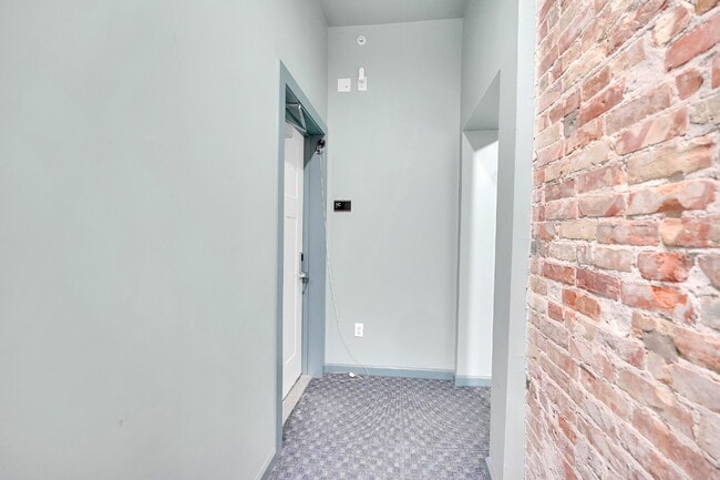 Building Photo - 44 E Utica St
