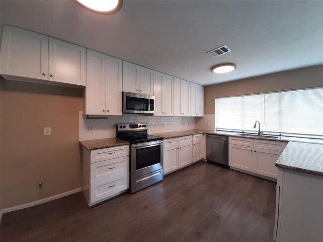 Building Photo - 18214 Mantana Dr