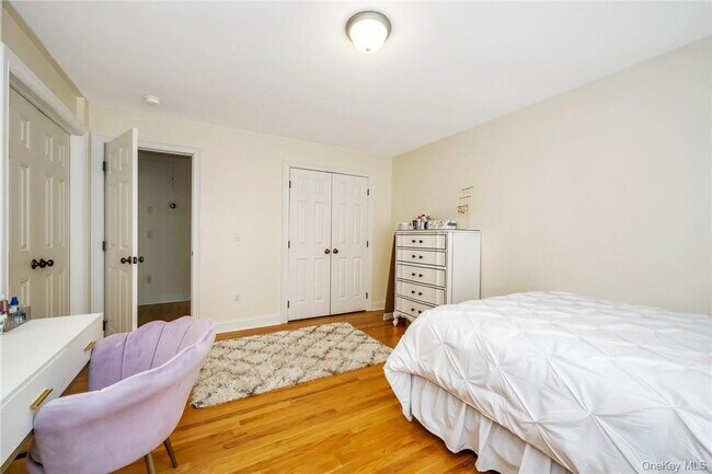 Building Photo - 696 Ridgeway