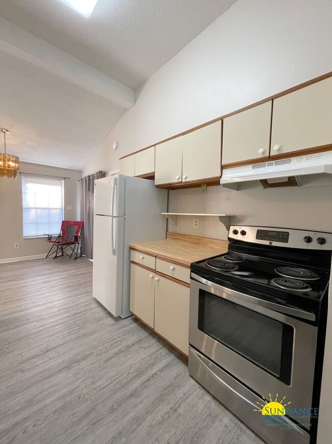 Building Photo - Beautifully Updated 2-Bedroom Duplex in Fort Walton Beach!