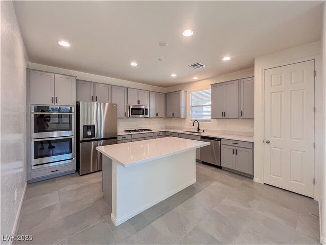 Building Photo - 11870 River Hawk Ave