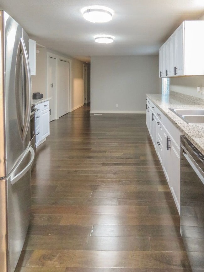 Building Photo - Century Meadows Home Available Now- Aurora