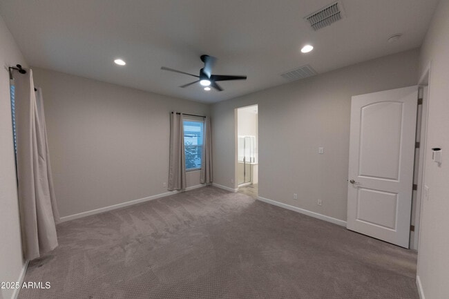 Building Photo - 3033 N 37th Wy