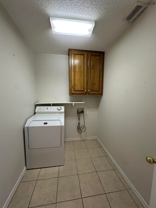 Building Photo - 3028 Whitehall Ln
