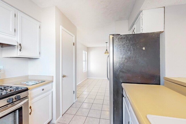 Building Photo - Taylor Ranch 4/BD 2/BA 2/CG