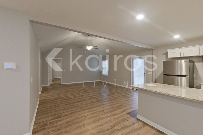 Building Photo - 136 Western Red Cedar Dr