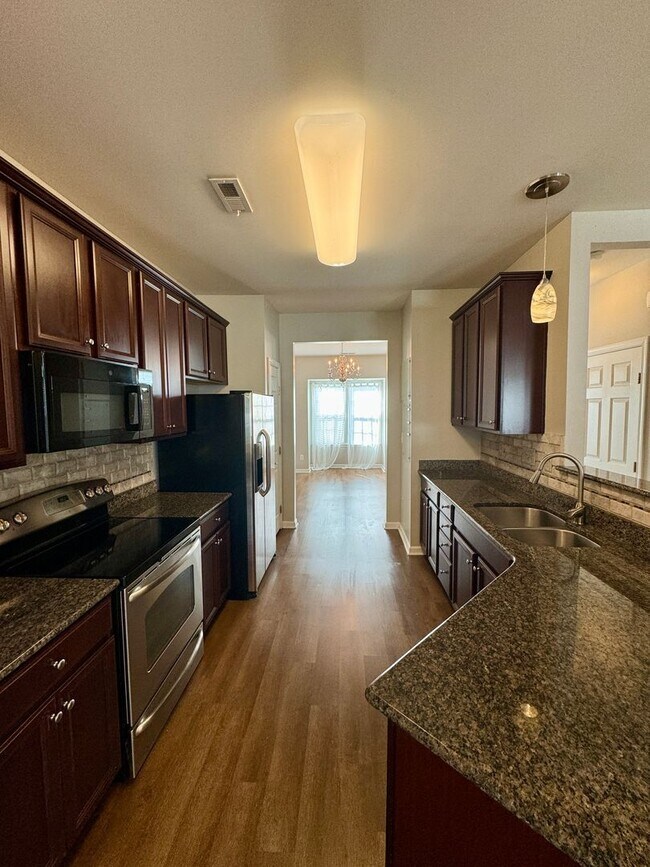 Building Photo - 3BR/2BA TOWNHOUSE IN BEREWICK - AVAILABLE ...