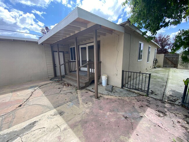 Building Photo - Eastside Corner Lot Tulare home coming soon!