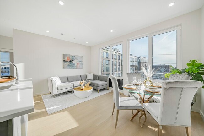 Building Photo - 1 Mallory Ave