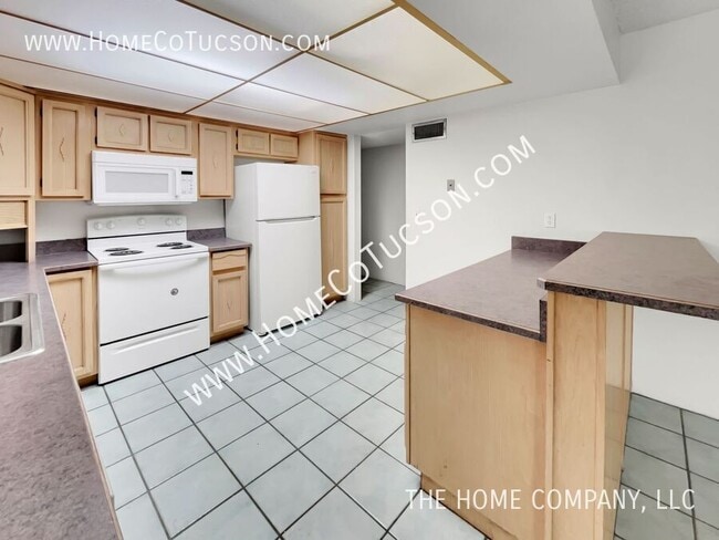 Building Photo - 8905 N Hickory Dr
