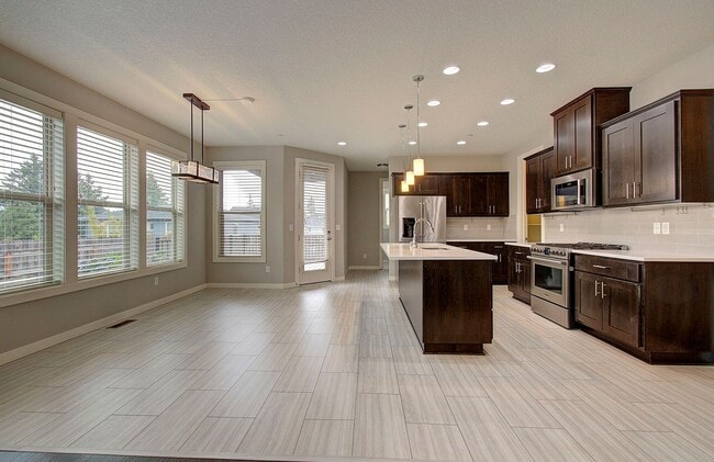 Building Photo - STUNNING CAMAS NORTH HILLS 4 BR, 3.5 BATH HOME~ CAMAS SCHOOLS~ PET FRIENDLY!