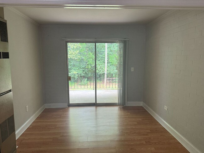 Building Photo - Charming One Bedroom Apartment In The Heart of Plaza Midwood!