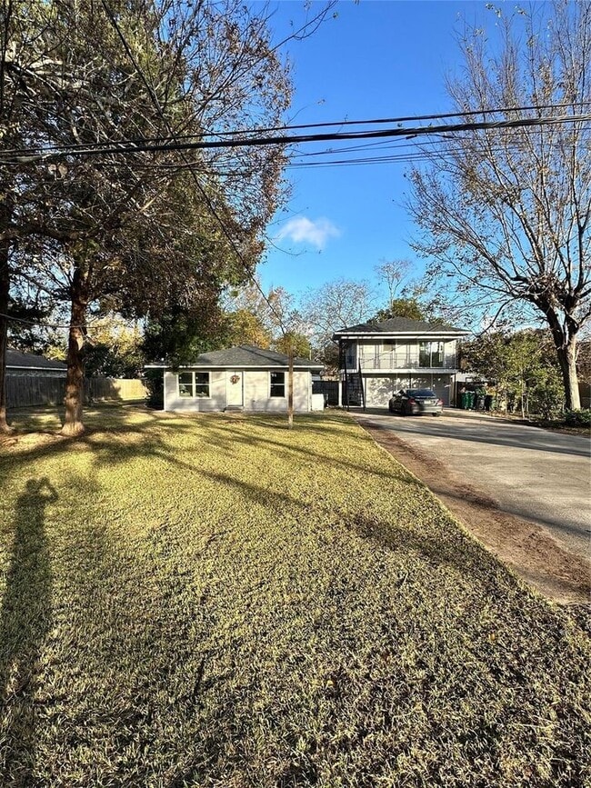 Building Photo - 2223 San Antonio St