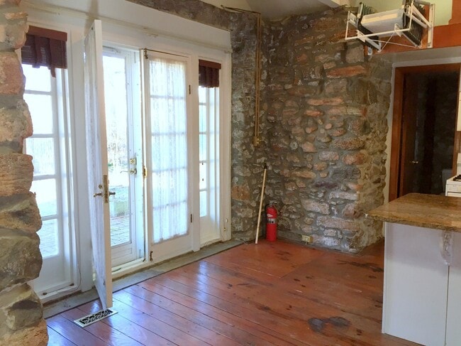 Building Photo - 529 Dunkirk Rd