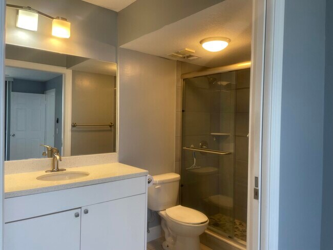 Building Photo - 714 Executive Center Dr