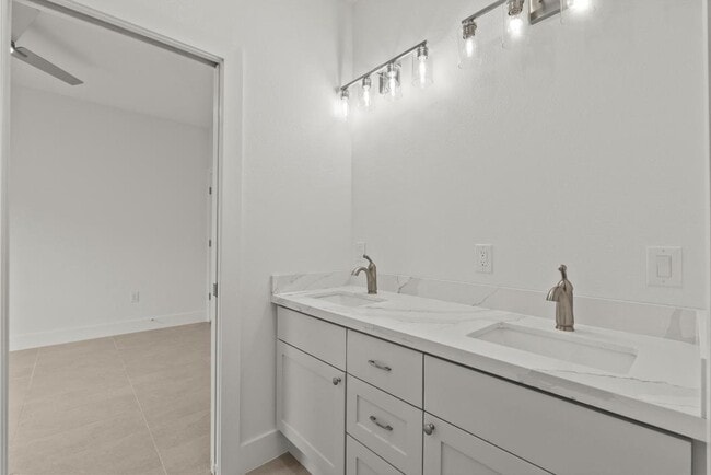 Building Photo - 510 2nd St