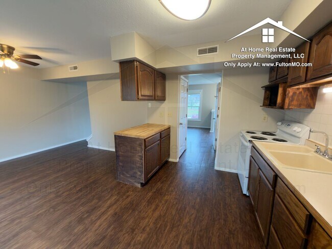 Building Photo - 1822 Springdale Ct