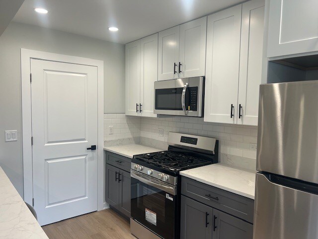 Building Photo - 1085 Cove Dr