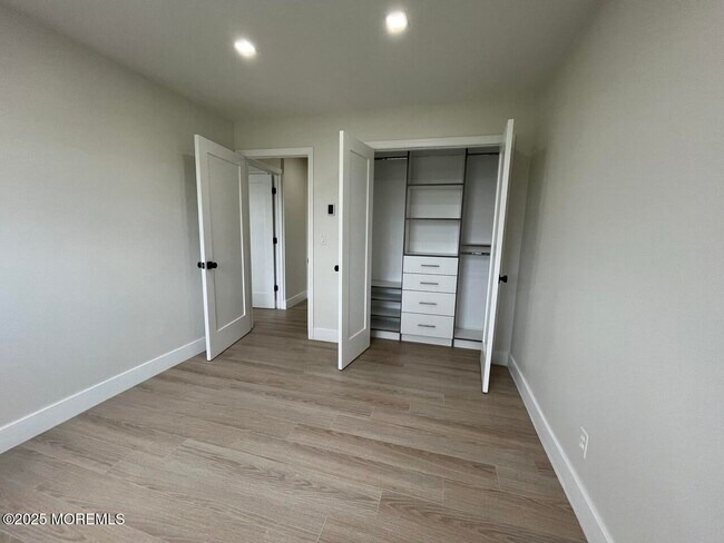 Building Photo - 1217 Ocean Ave N