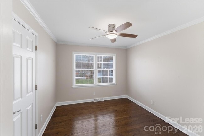 Building Photo - 4000 Fieldcrest Rd