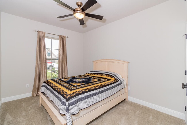 Building Photo - 405 Claystone Rd