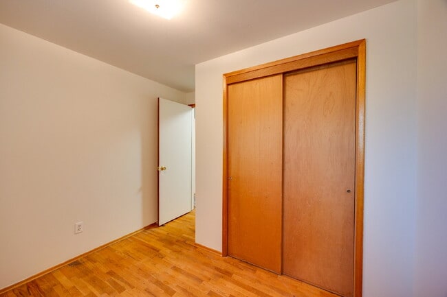 Building Photo - Charming House For Rent in Burien! Full Si...