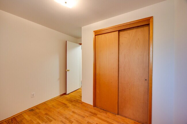 Building Photo - **NO SHOWINGS, WE ALREADY HAVE AN APPLICAT...