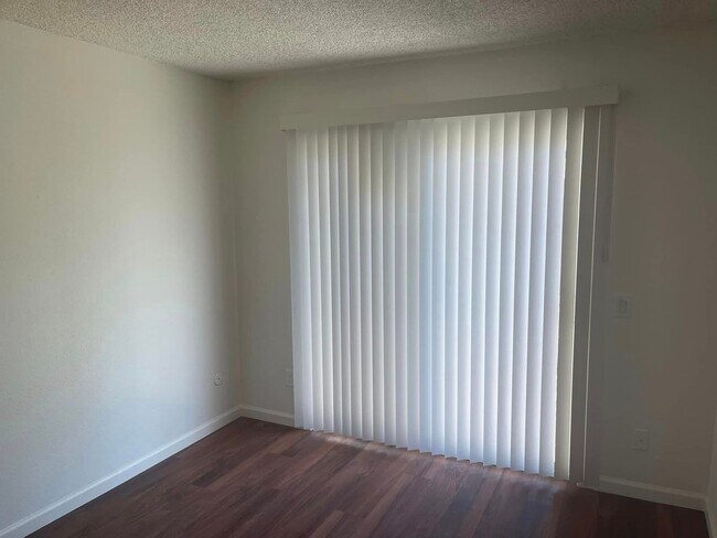 Building Photo - 4973-4975 Summerwood Circle