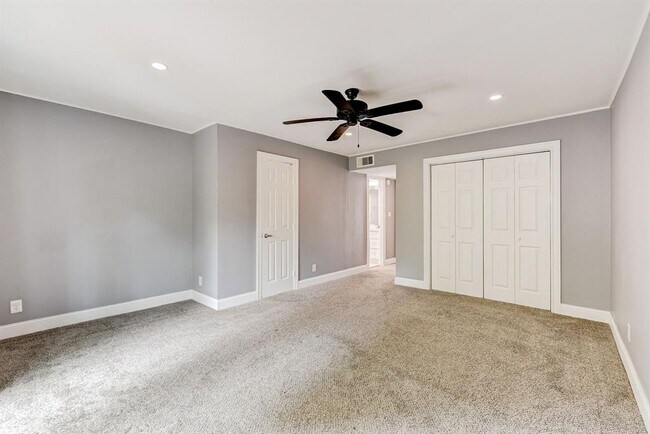 Building Photo - 6306 Riverview Way