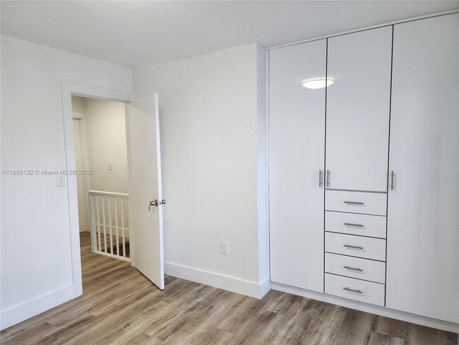 Building Photo - 2750 W 76th St