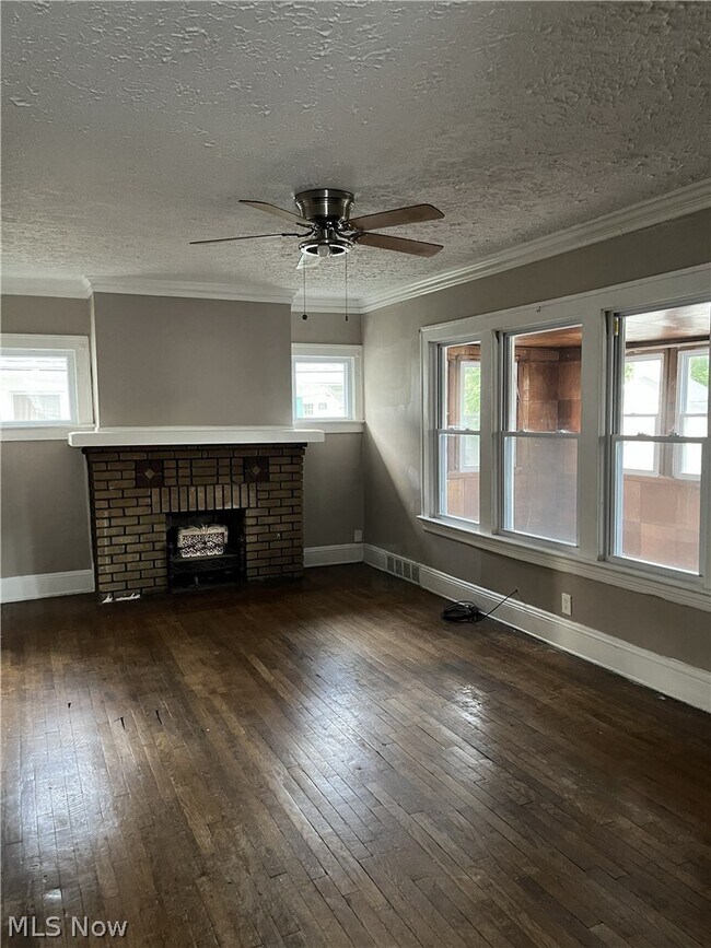 Building Photo - 3658 E 143rd St