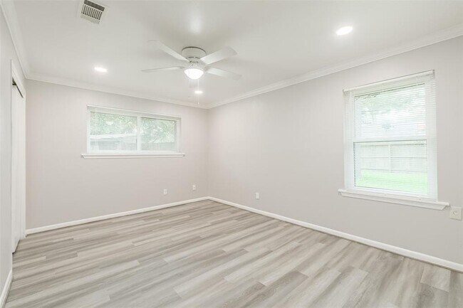 Building Photo - 10221 Mayfield Rd