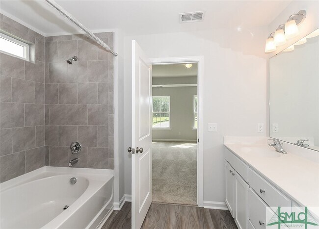 Building Photo - 106 S Trl Wy