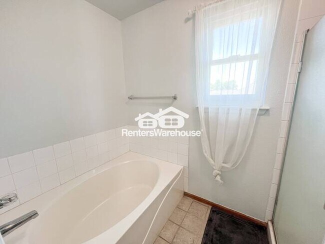 Building Photo - Available now! Stunning 4 Bed, 4 Bath Corner Lot in a Fantastic Area