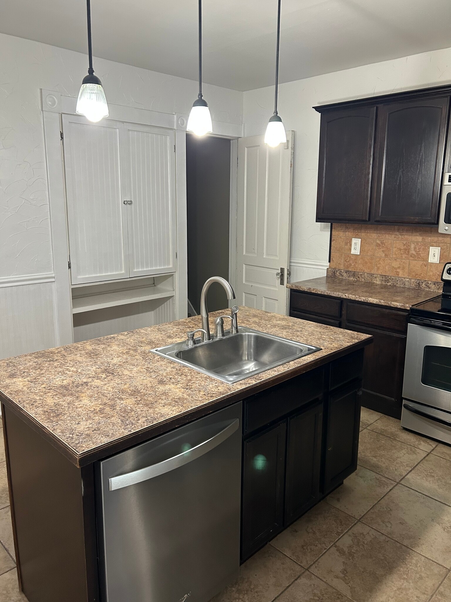 Building Photo - 10 /12 Garret St