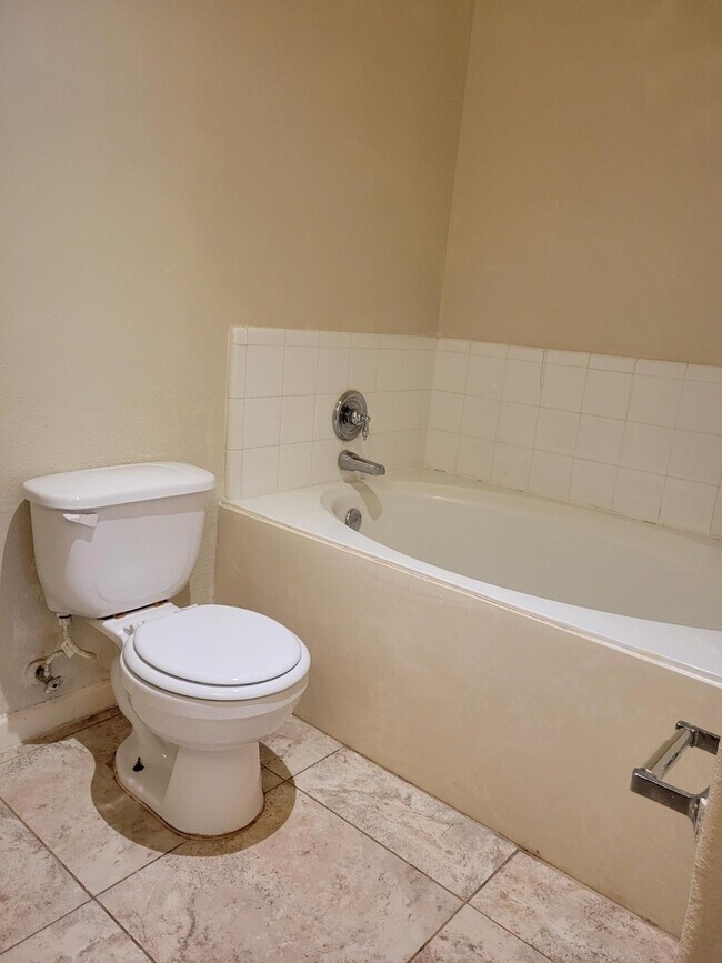 Building Photo - 12134 Greensbrook Forest Dr