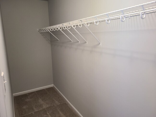 Building Photo - Beautiful end unit - 2 bedroom 2.5 bath townhome - Holly Ridge