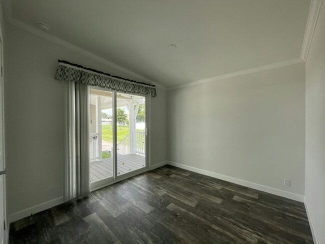 Building Photo - 990 E Orinoco Ave