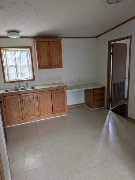 Building Photo - 64 Rosebud Ave