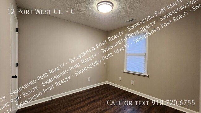 Building Photo - 12 D Port W Ct