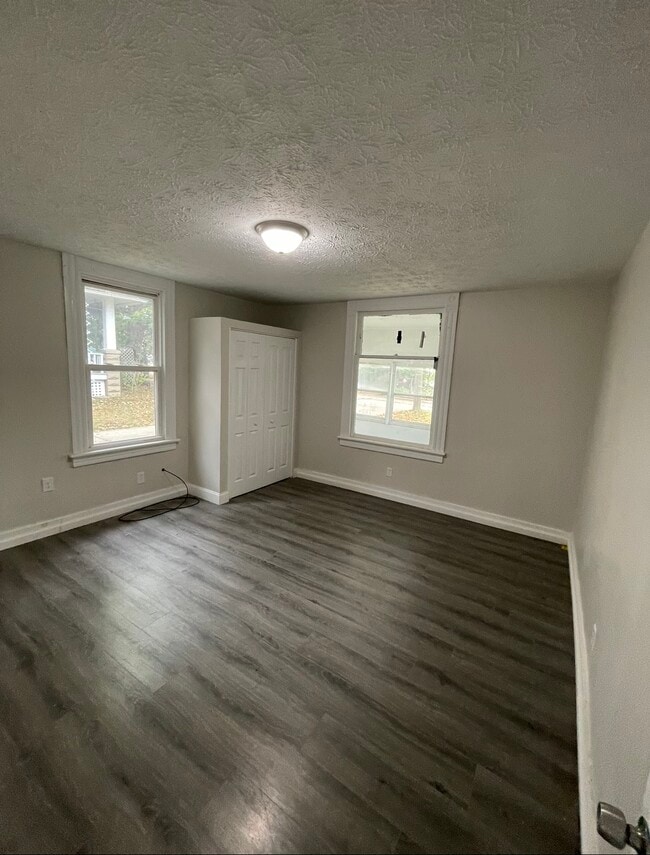 Building Photo - 37 Magnolia Ave