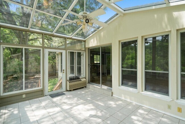 Building Photo - 11651 River Oaks Trail