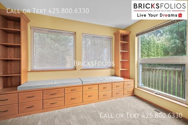 Building Photo - Welcome to Tukwila Haven – Open Concept Home Near Sound Transit!