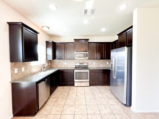 Building Photo - Available NOW!!!! This gorgeous home is located in The Landing Subdivision in Killeen. This home ...