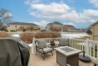 Building Photo - 4 bedroom townhome