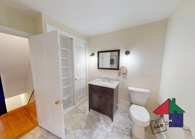 Building Photo - 123 Hill St