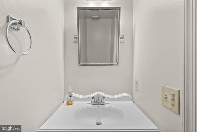 Building Photo - 3811 Ernst Dr