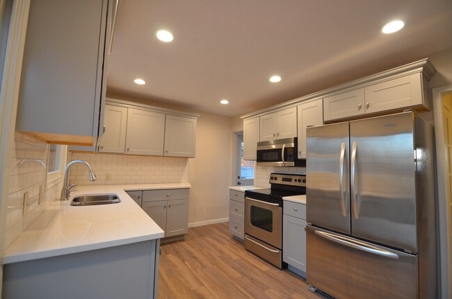 Building Photo - 612 Highway 55