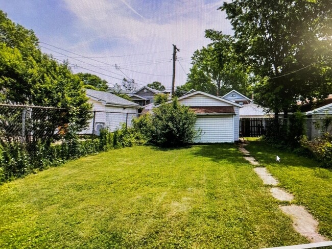 Building Photo - 4424 Dewey Ave